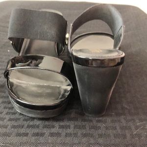 👠EUC Ralph Lauren BLK patent SZ 9 Sandals